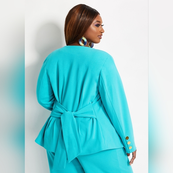 Crepe Collarless Belted Jacket Suit Set - Picture 6 of 10